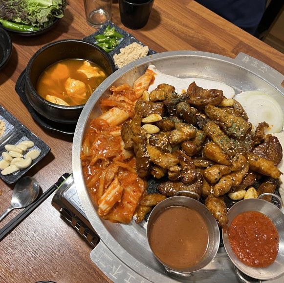 더운 날 고기굽기 싫을 때 딱 좋은 고깃집 완판도!