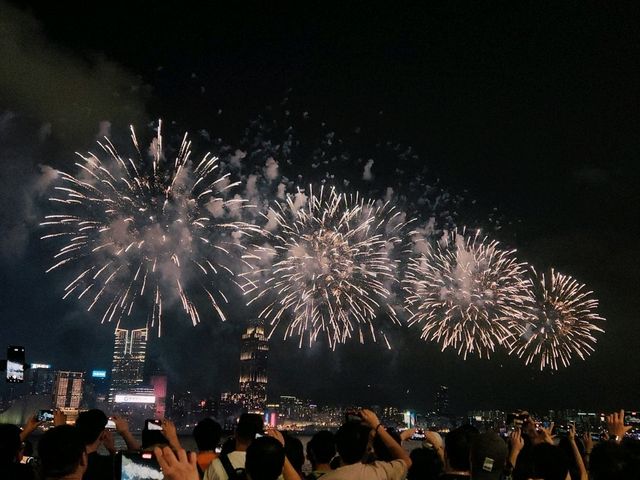 國慶煙花🎆31888枚煙花維港上空綻放 