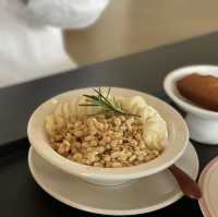 예쁜 창으로 보는 뷰 맛집 진해 어씨빅센터 ACCC 벚꽃시즌 완전 핫플