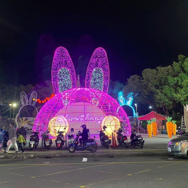 羅東粉紅大兔子燈與童趣光廊