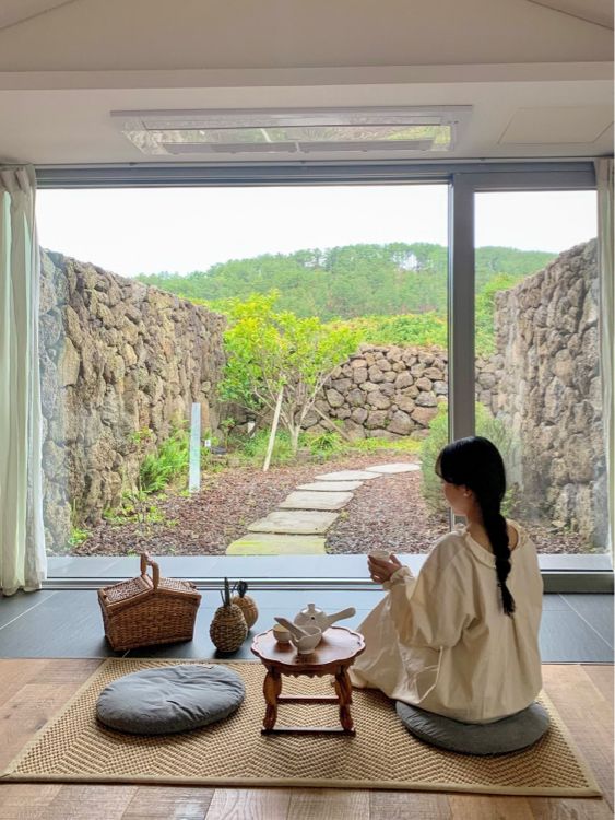 돌담으로 둘러쌓인 프라이빗 애월숙소🏠