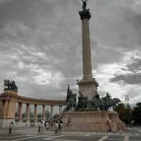 heroes plaza in Budapest(Plaza de los Heroes)