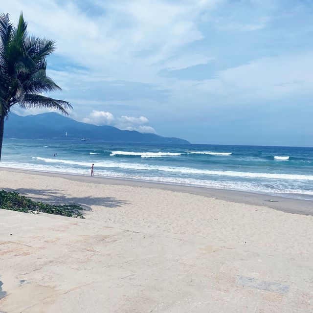 Long sandy beach of Da Nang