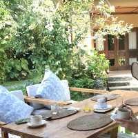 Buffet brakefast by the pool