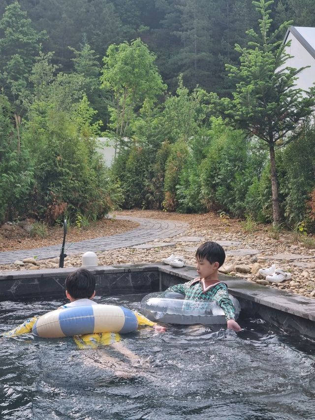 뜨끈한 노천탕이 있는 캠핑장