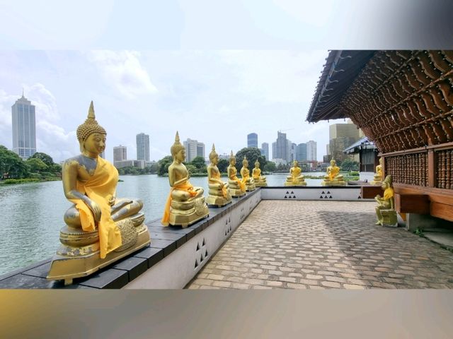 Seema Malakaya, Serene Temple on floating platforms 