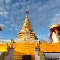 วัดที่มีการบูชาด้วยมาลัยเยอะมาก