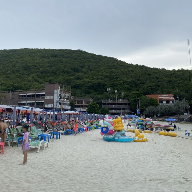 เที่ยวหาดตาแหวน…คึกคักทั้งวันไม่มีเหงา