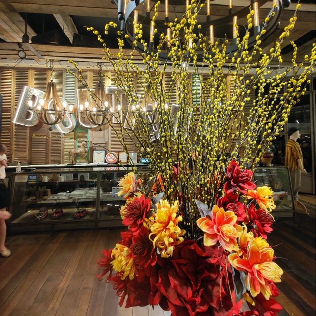 M Boutique Station 18