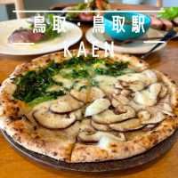 【鳥取・鳥取駅】薪窯で焼いたピザや野菜を味わえる「KAEN」