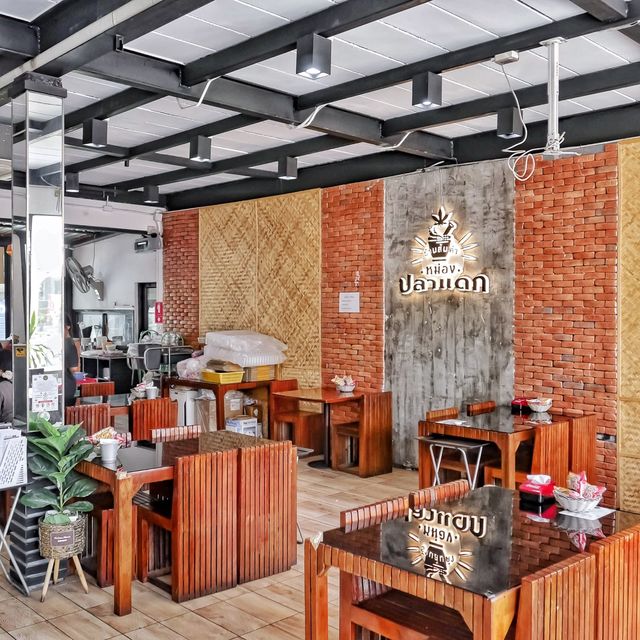 จัดจ้านลาดกระบัง! ไม่เผ็ด ไม่ขาย ส้มตำหม่องปลาแดก