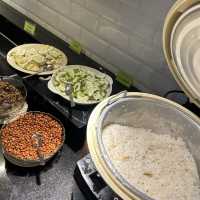 $52 a night with BREAKFAST?!? JB hotel recco!