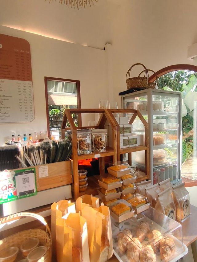 Hug Kapong Cafe - คาเฟ่กะปง