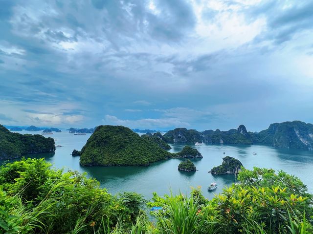 Sailing Through Halong’s mysteries 
