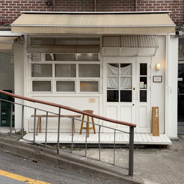首爾咖啡店推薦：Cafe Chieut，美味布甸和獨特氛圍