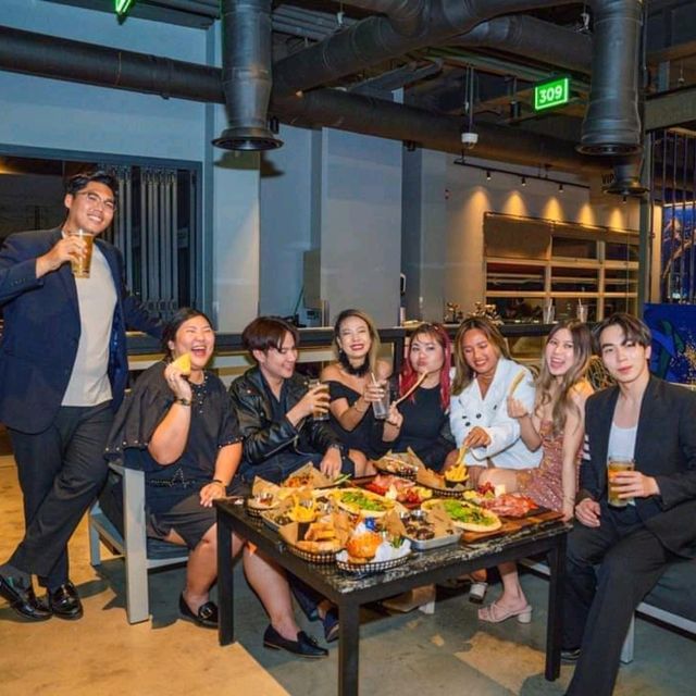 การตีกอล์ฟที่ไม่ใช่แค่หวดวงสวิง แต่ได้สนุก แฮงเอาท์กับเพื่อน