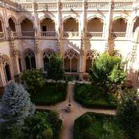 【西班牙】哥德伊莉莎白風格修道院，感受霍格華茲學校般的迴廊魅力！