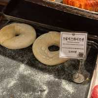 대기줄은 기본! 대전의 딸 안유진도 다녀간 성심당 본점
