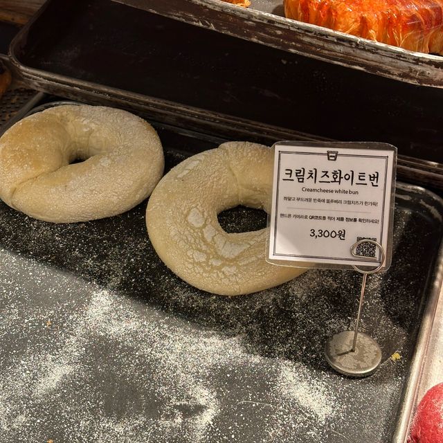 대기줄은 기본! 대전의 딸 안유진도 다녀간 성심당 본점