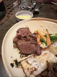 銅鑼灣扒房：優雅環境，美酒佳餚