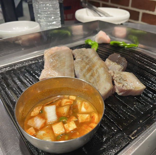 【韓国・ソウル🇰🇷】多くの有名人も訪れる絶品サムギョプサル🥩