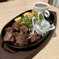 【大阪・東梅田】創作肉料理が自慢の和食居酒屋「うにくと肉寿司 夜景個室居酒屋 そざい庵 梅田・大阪駅店」