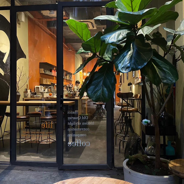【ベトナム　ハノイ】おしゃれで本格的コーヒーのカフェ　📍blackbard coffee