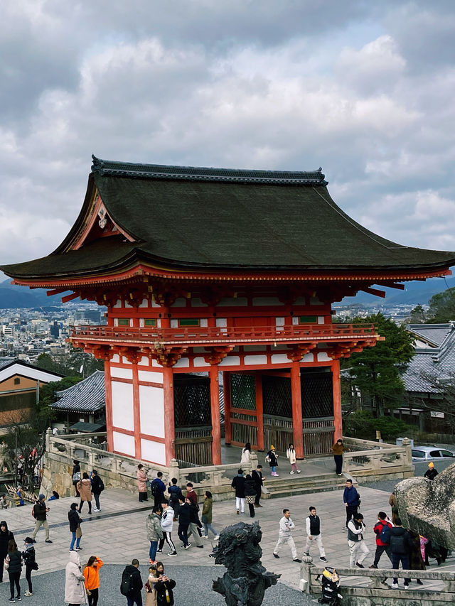 【京都】清水寺：雄偉壯麗的大殿，橫跨斷崖的清水舞台