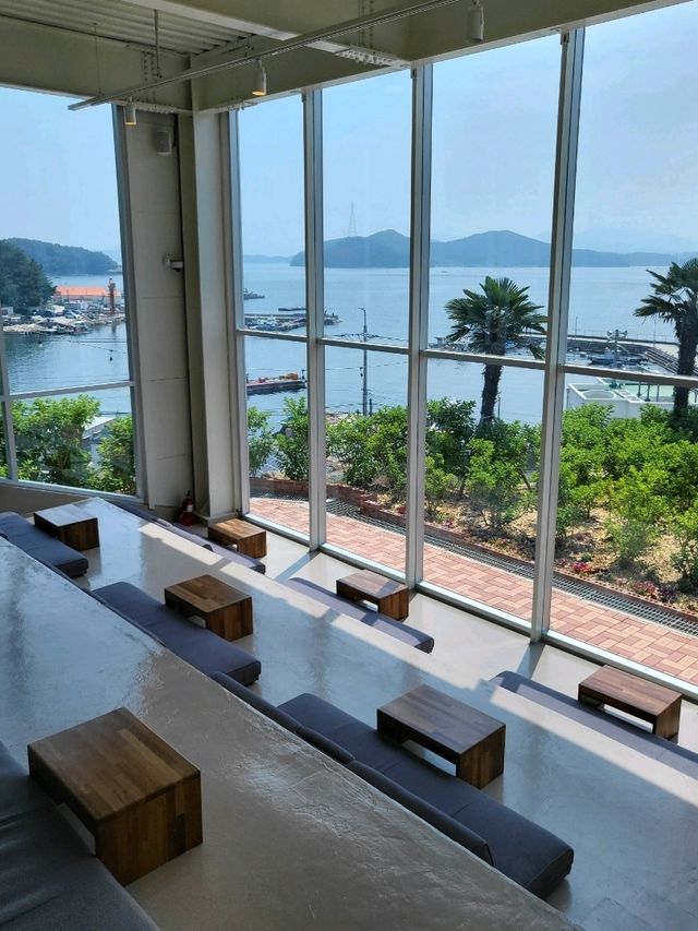 통영 오션뷰 대형카페 아르세