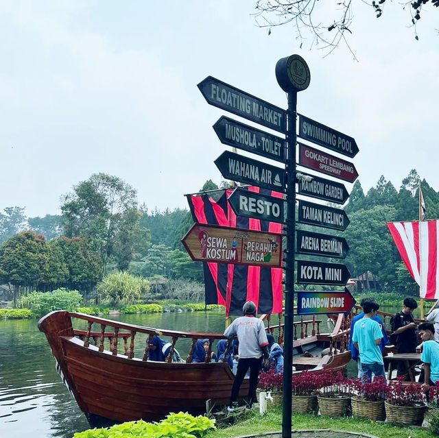 A Floating Feast: Dive into Lembang's Vibrant Market 🇮🇩