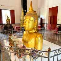 Wat Phra Thong or Wat Phra Phut
