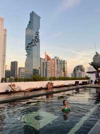 โรงแรมฟูราม่า สระว่ายน้ำดาดฟ้า วิวตึกมหานคร 