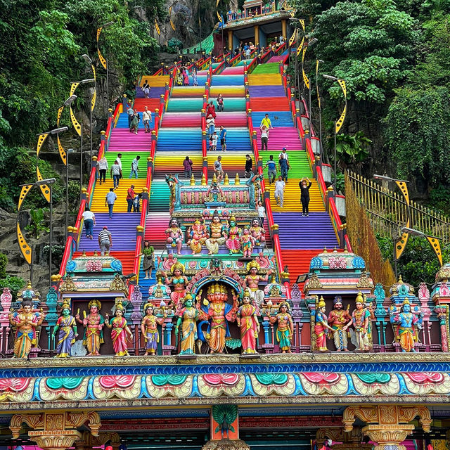 🇲🇾 Ascend to Awe-Inspiring Views at Batu Caves Temple