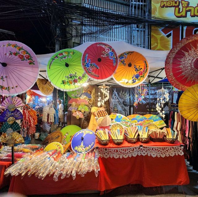 ถนนคนเดินวัวลาย:Wua Lai Walking Street 