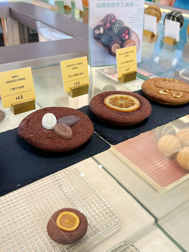 香港首創法式可頌夾心球