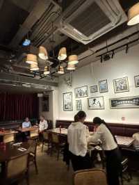 《差館上街的法式小酒館》