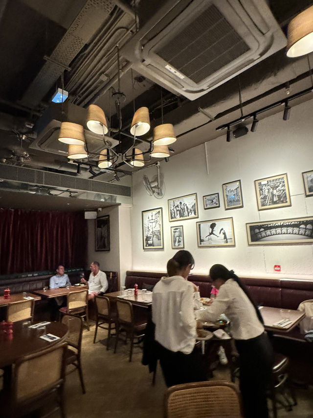《差館上街的法式小酒館》