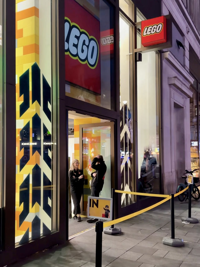 LEGO Wonderland: Explore Leicester Square’s Ultimate Store 🇬🇧