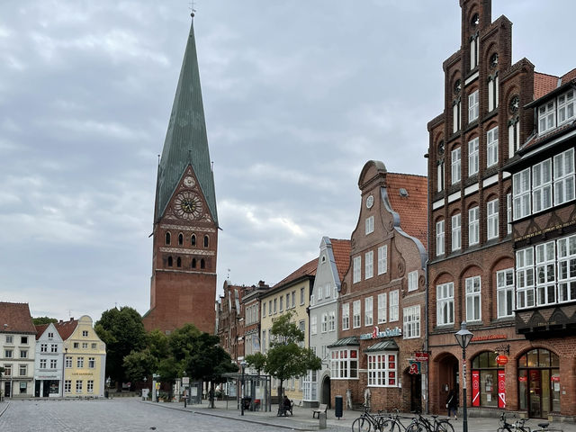 A perfect fusion of urban life and nature’s tranquility🇩🇪👫