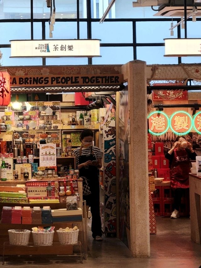 홍콩의 색이 담긴 기념품을 살 수 있는 센트럴마켓-☆