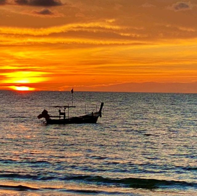 Best Sunset in Phi Phi Island, Phuket 🌅