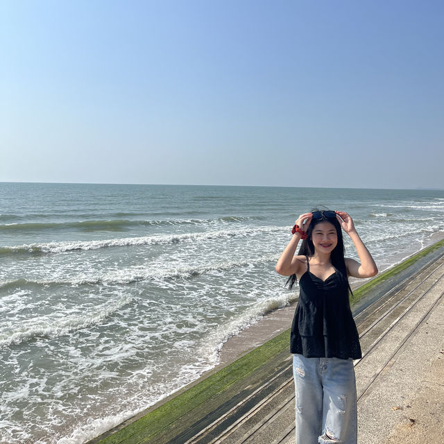 เดินเล่นริมหาด สูดกลิ่นไอทะเล🌊🐟