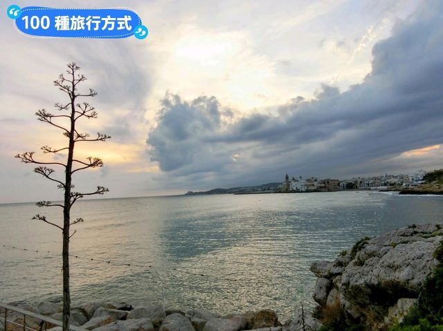 錫切斯：巴塞隆納近郊度假濱海小鎮-美麗沙灘與海景