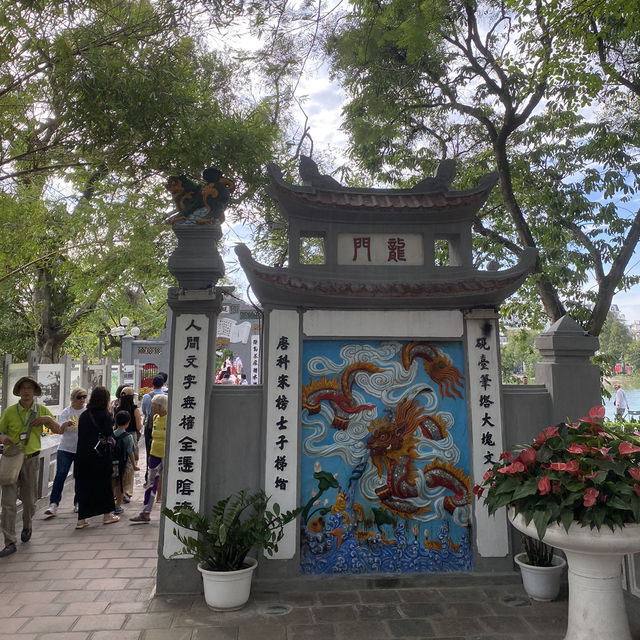 Hoàn Kiếm Lake ทะเลสาบคืนดาบ แลนด์มาร์คฮานอย