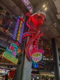 Em Market, Food Court in EmSphere Serves International Variety