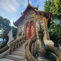คนเกิดปีจอ สักการะพระธาตุ ที่วัดเกตการาม