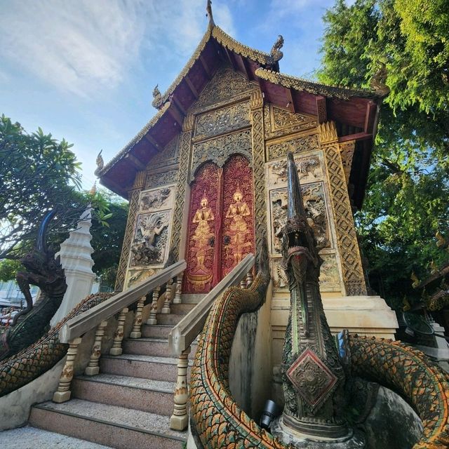 คนเกิดปีจอ สักการะพระธาตุ ที่วัดเกตการาม
