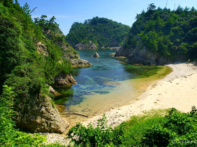 【鳥取県】海外のような美しいマリンブルー！「浦富海岸」