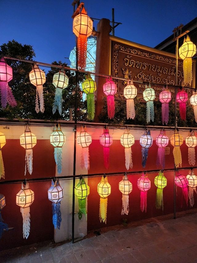 【チェンマイ】有名な占い師が勧める！幻想的なお寺