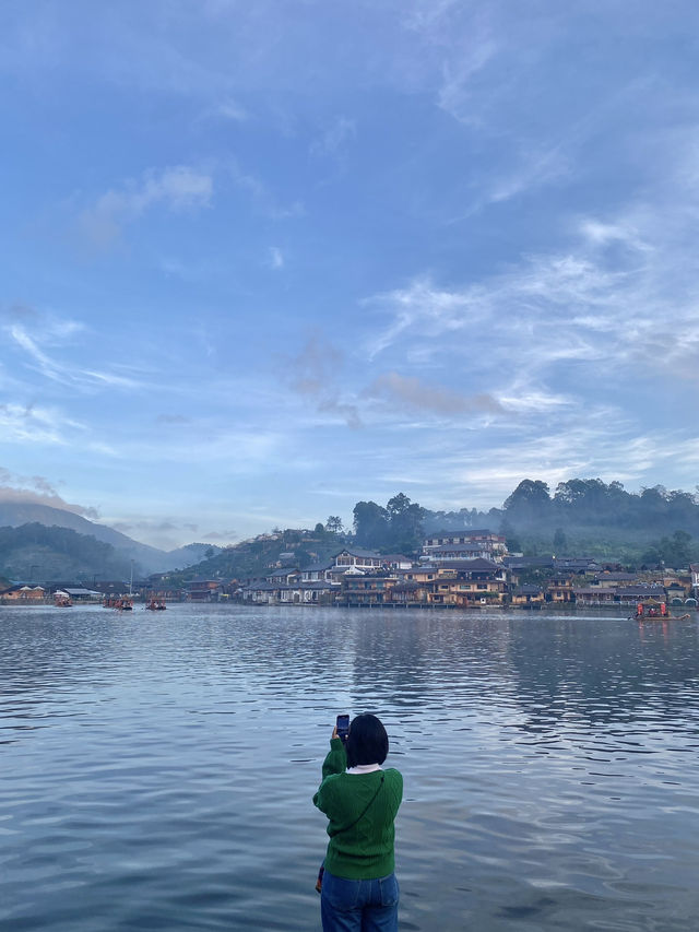 บ้านรักไทย | จ.แม่ฮ่องสอน 🏘️⛰️🏮🛶